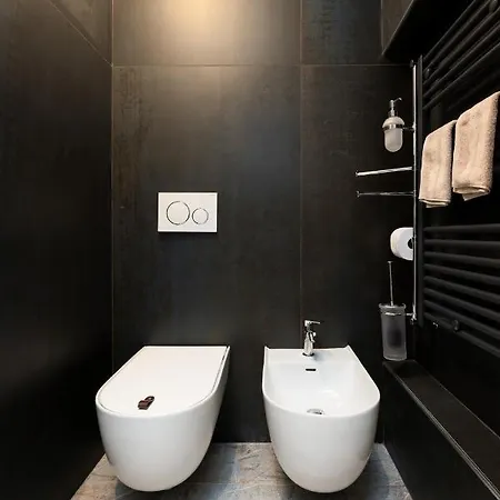 Διαμέρισμα F1rst & *